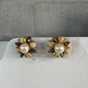 Classic Pearl Cluster Floral Clip-On Earrings - Gold and Cream
